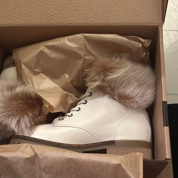 Women's White faux Fur-Trimmed Boots by Overland - Picture 1 of 5